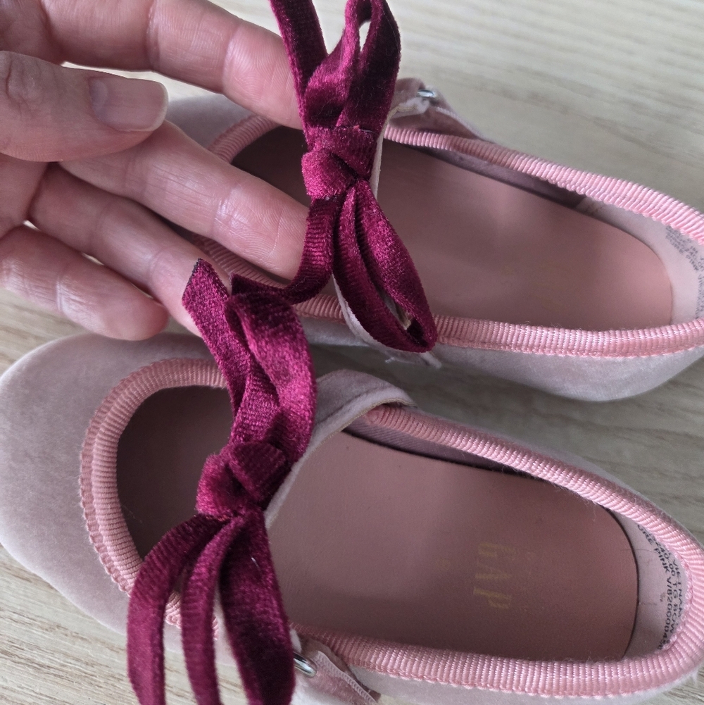 GAP Toddler Velvet Bow Mary Jane Flats - Picture 2 of 9